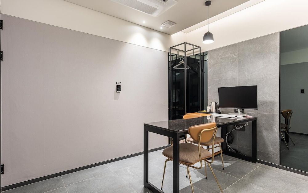 Sungshin University Station R Room (Special Room C (Netflix Available)) 14