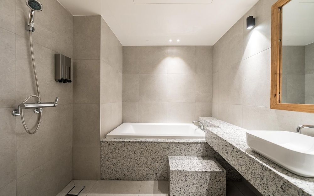 Sungshin University Station R Room (Early check-in (Netflix 14:00 check-i) 6