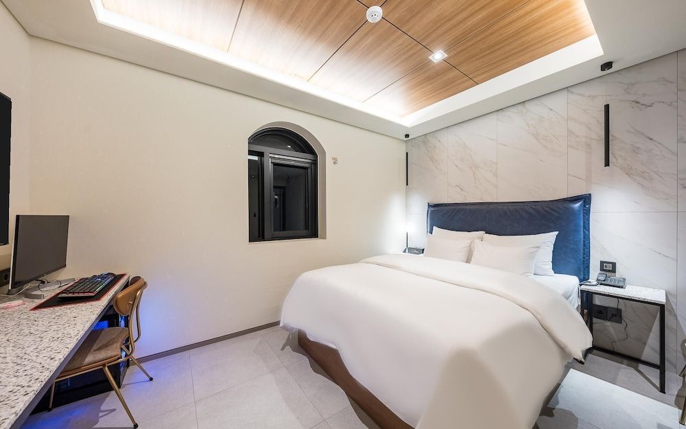 Sungshin University Station R Room (Special Room C (Netflix Available)) 7