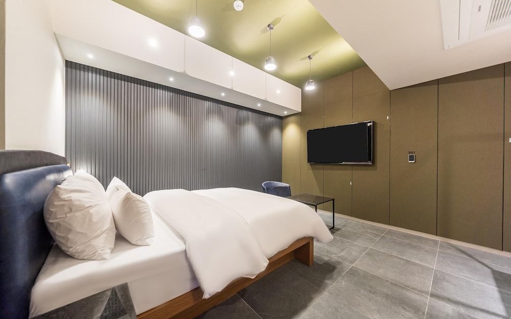 Sungshin University Station R Room (Suite (Netflix Available)) 2