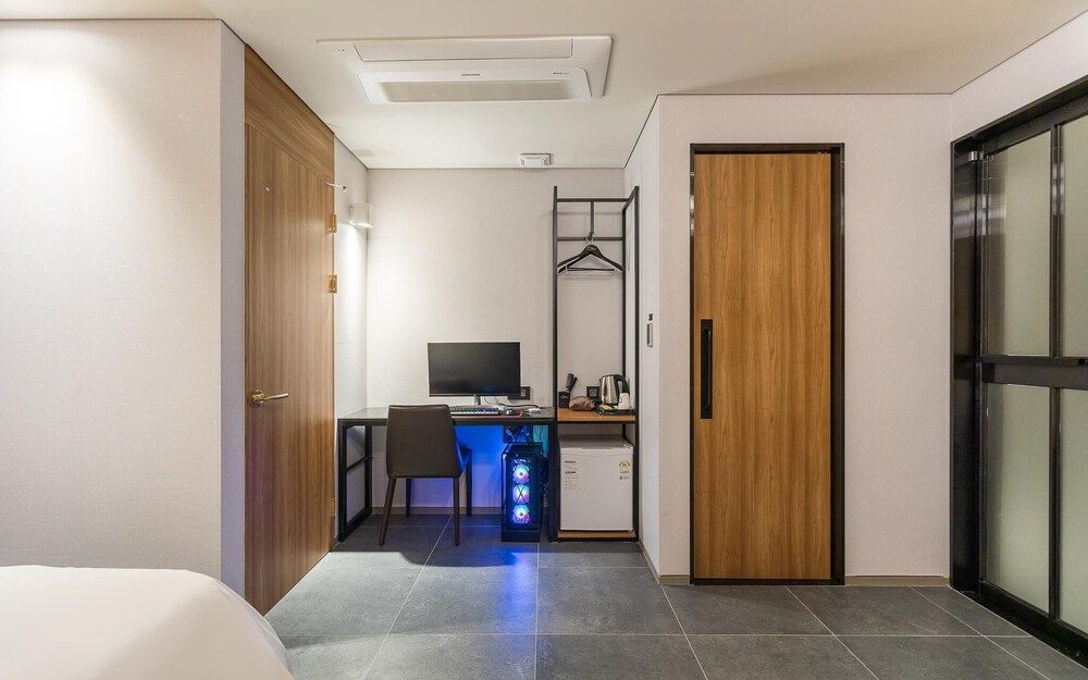 Sungshin University Station R Room (Suite (Netflix Available)) 10