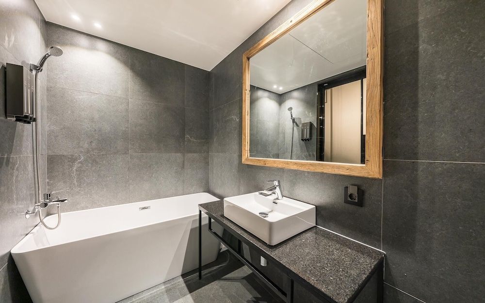 Sungshin University Station R Room (Suite (Netflix Available)) 16