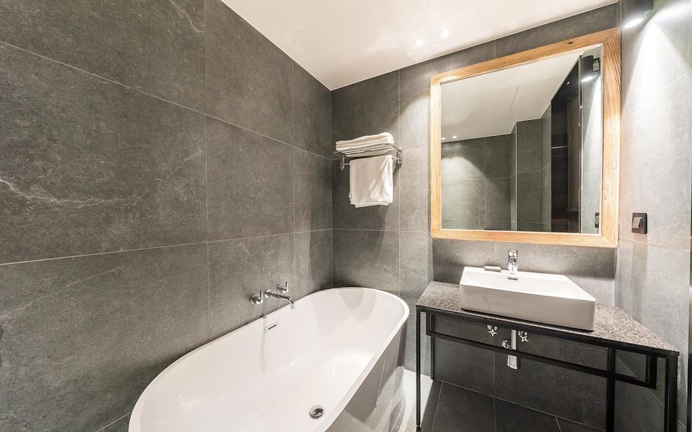 Sungshin University Station R Room (Suite (Netflix Available)) 12