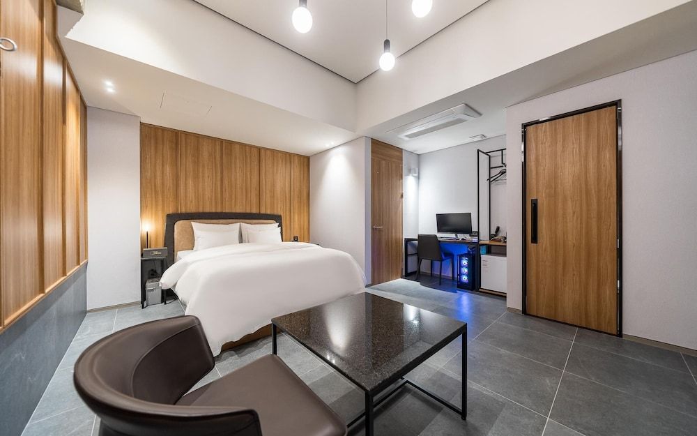 Sungshin University Station R Room (Suite (Netflix Available)) 8