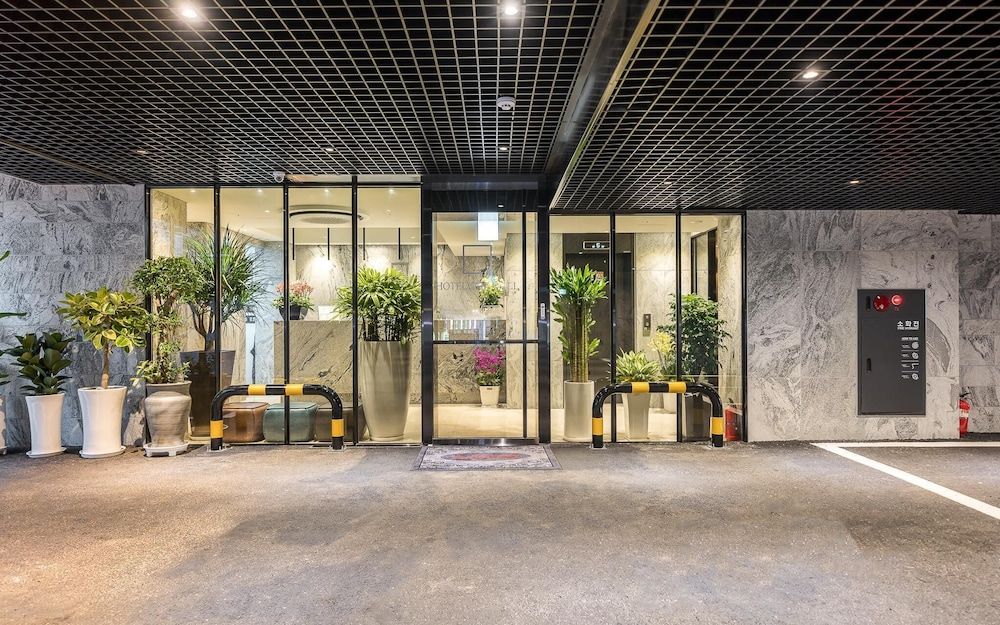 undefined Sungshin University Station R 6