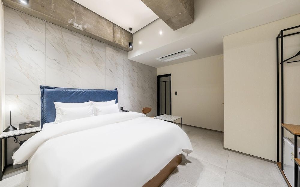 Sungshin University Station R Room (Special Room C (Netflix Available)) 2