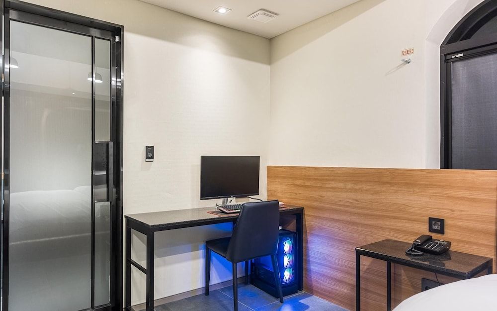 Sungshin University Station R Room (Suite (Netflix Available)) 4