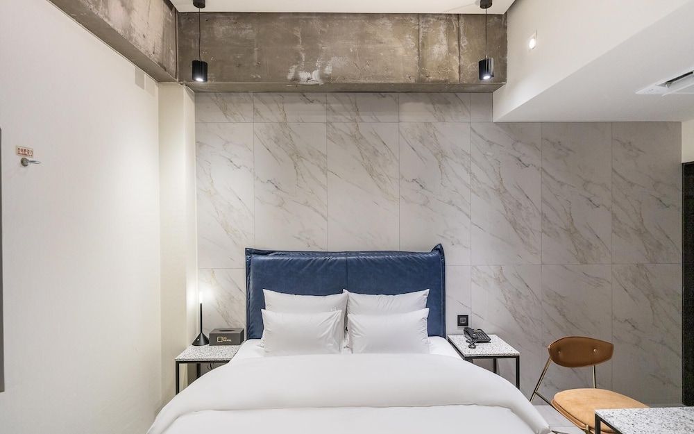 Sungshin University Station R Room (Special Room C (Netflix Available)) 5