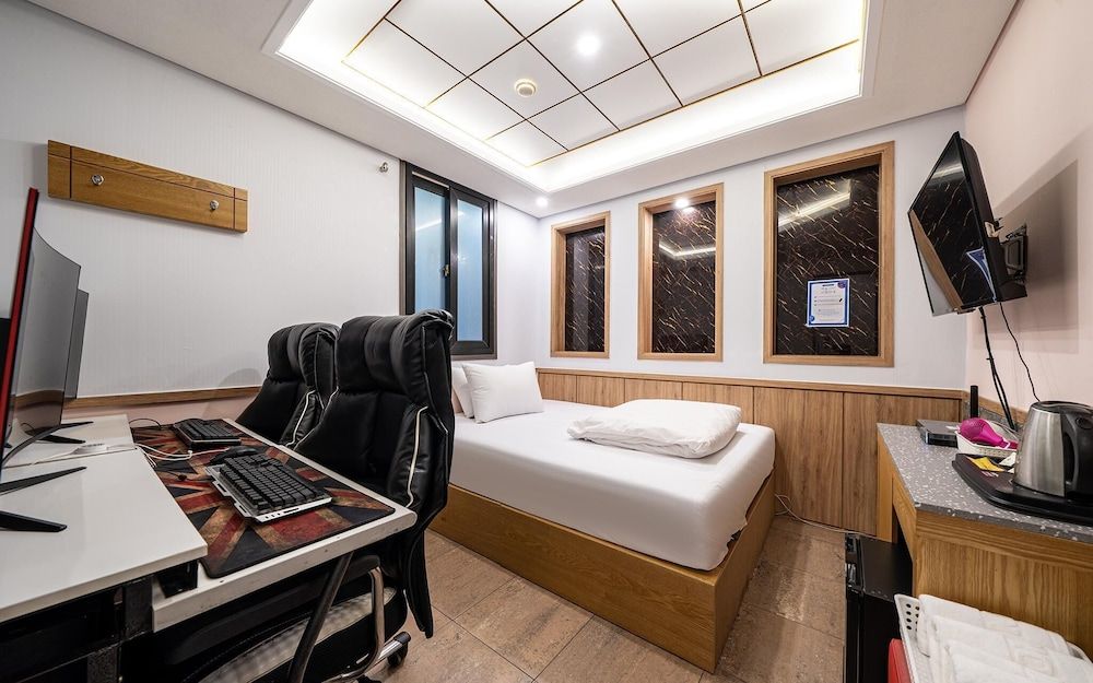 Yeongdeungpo Komodo Room (Gaming Couple 2PC (High-spec PC Curve)