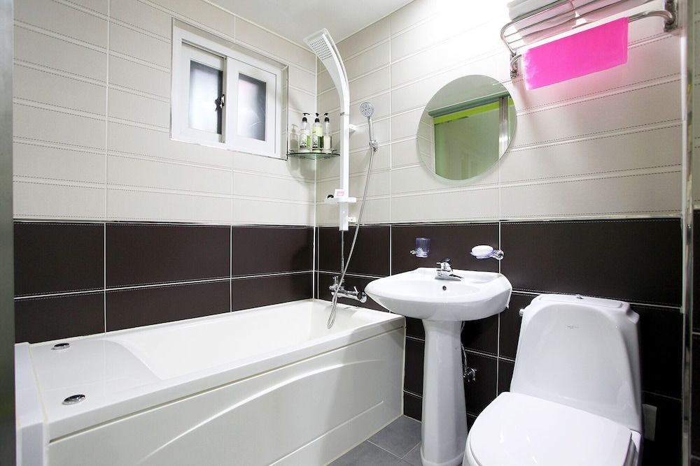 Wangsimni Hyeondae Motel Room (Standard (Netflix PC Not Available)) 8