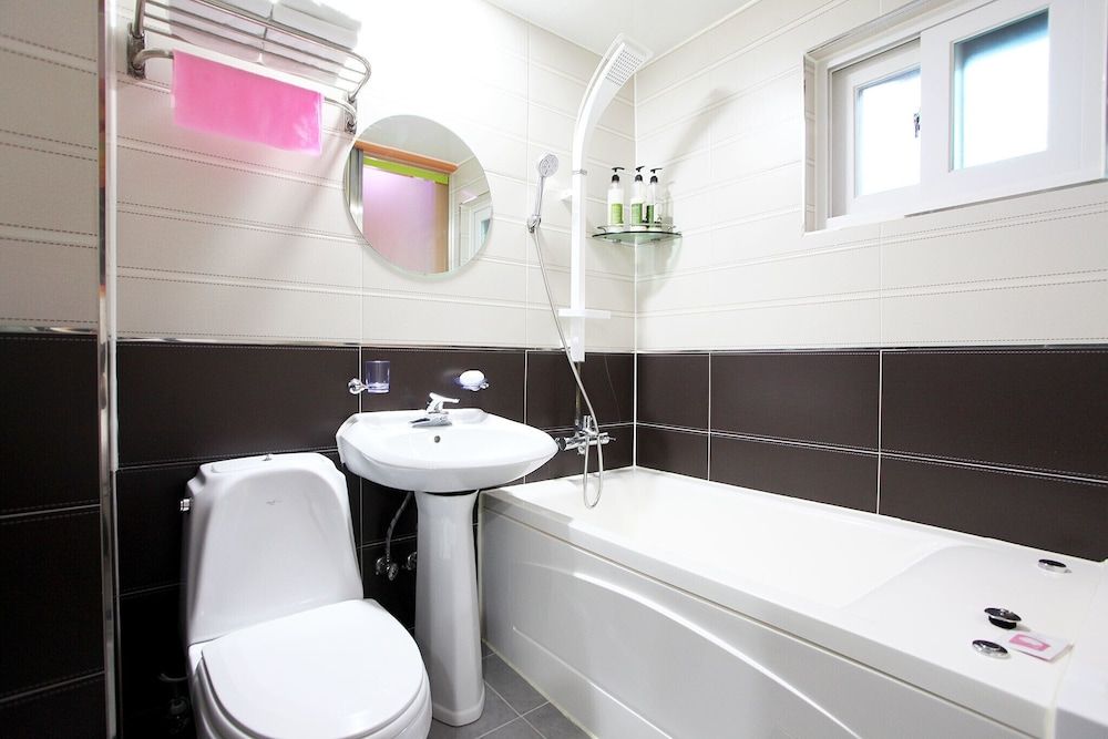 undefined Wangsimni Hyeondae Motel 9