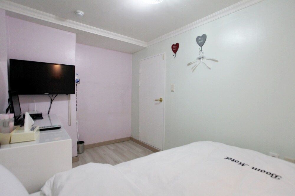 undefined Mia Boom 5