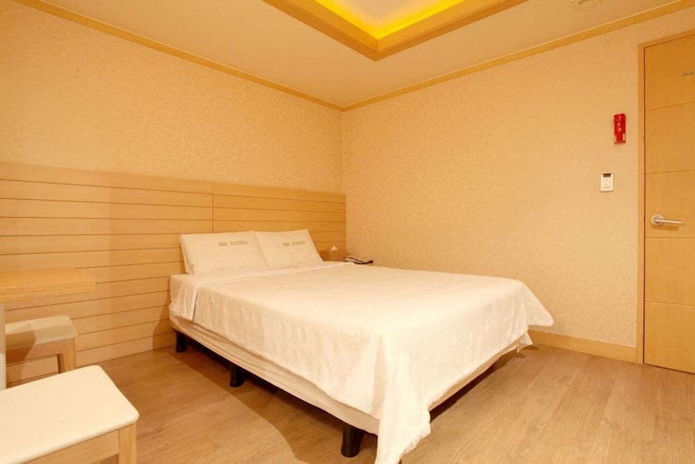 Yeongdeungpo Sinyeong Room (General A B (all rooms non-smoking br) 16