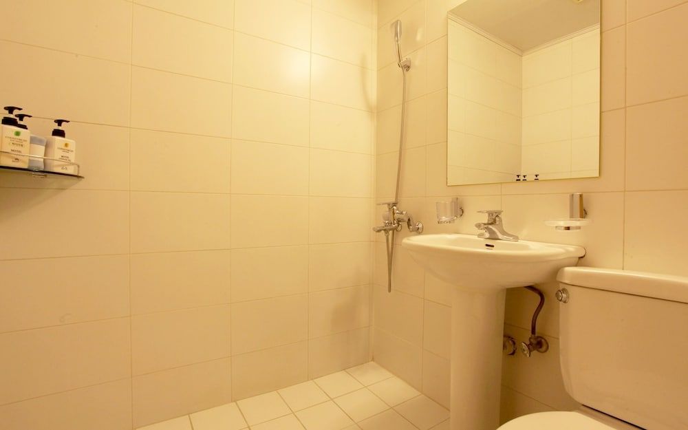 Yeongdeungpo Sinyeong Room (General C (all rooms non-smoking food) 11