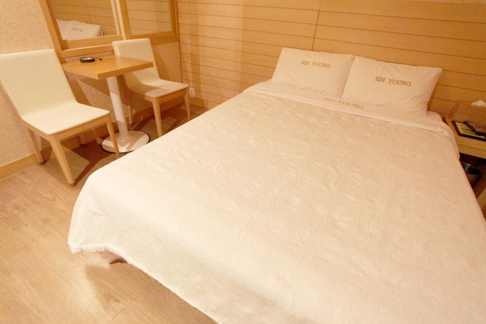 Yeongdeungpo Sinyeong Room (General A B (all rooms non-smoking br) 12