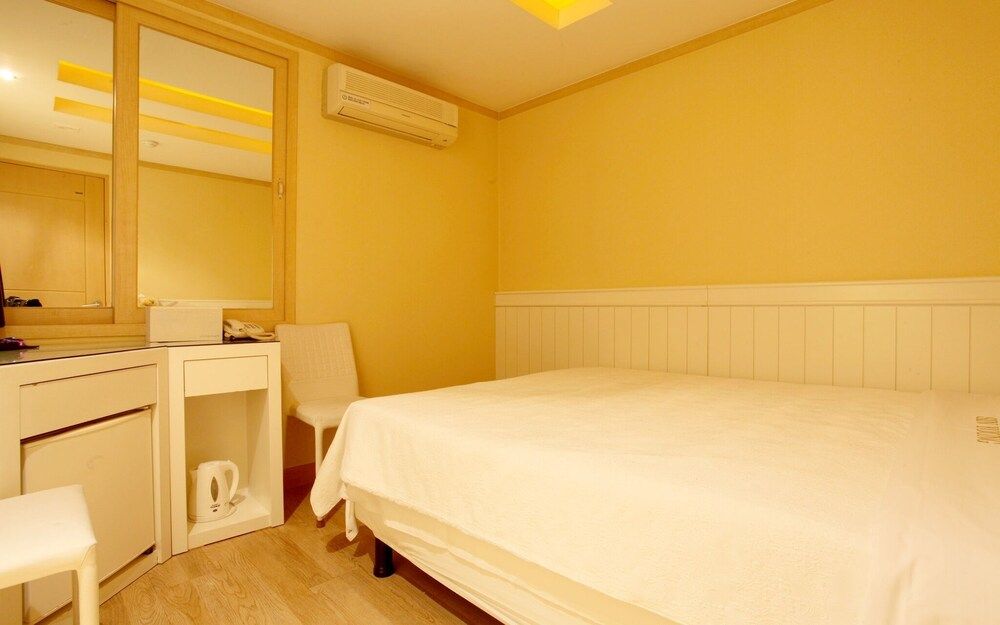 Yeongdeungpo Sinyeong Room (General C (all rooms non-smoking food) 6