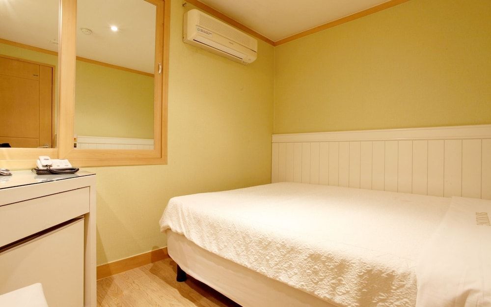 Yeongdeungpo Sinyeong Room (General C (all rooms non-smoking food)