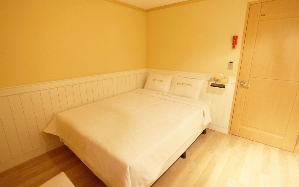 Yeongdeungpo Sinyeong Room (General C (all rooms non-smoking food) 8