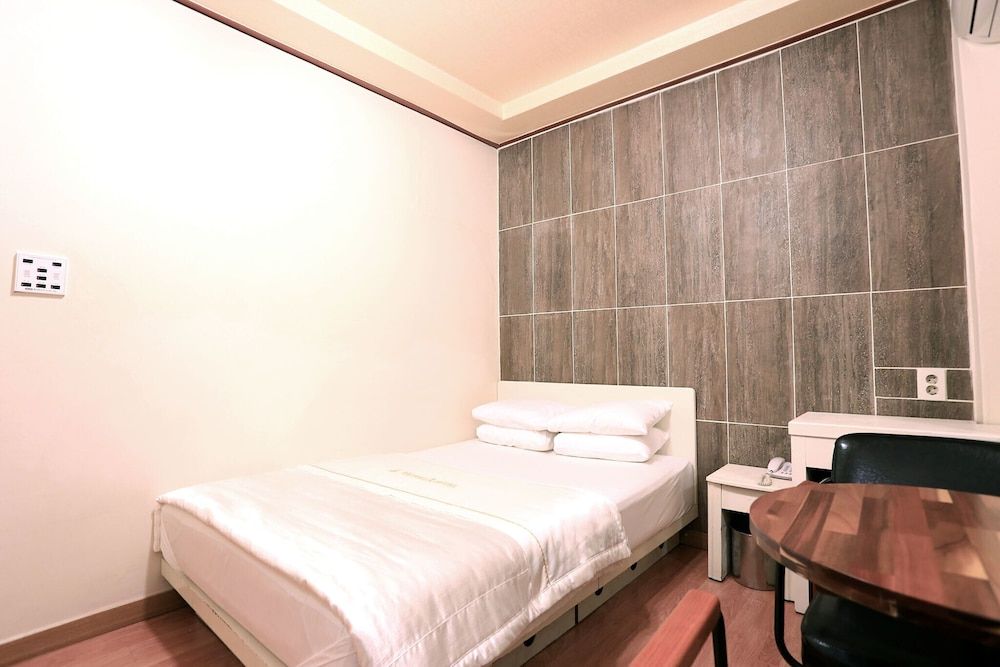 undefined Seongsu Victoria