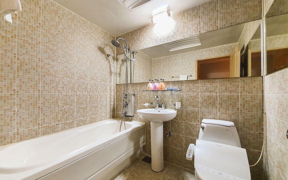 Wangsimni Regent Hotel Room (Double Twin) 8