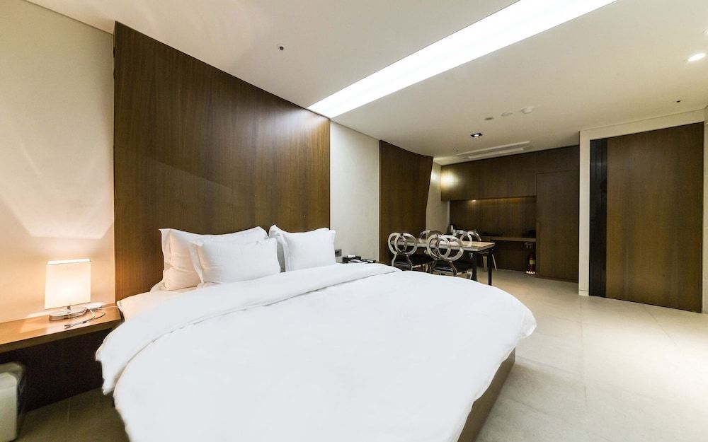 Yeoksam Rich Well Room (Deluxe (Free use of Netflix Disney+ T) 4