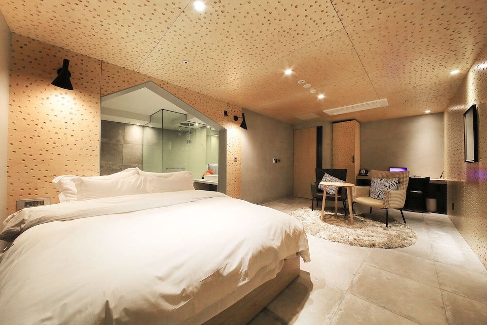 Yeoksam Rich Well Room (Deluxe (Free use of Netflix Disney+ T) 24