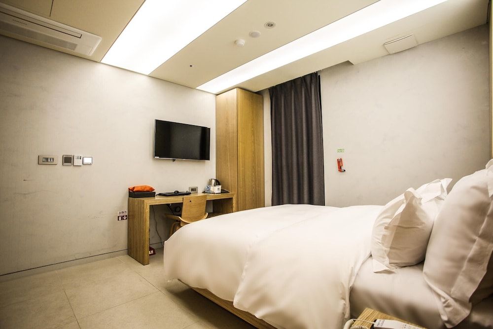 undefined Yeoksam Rich Well 8