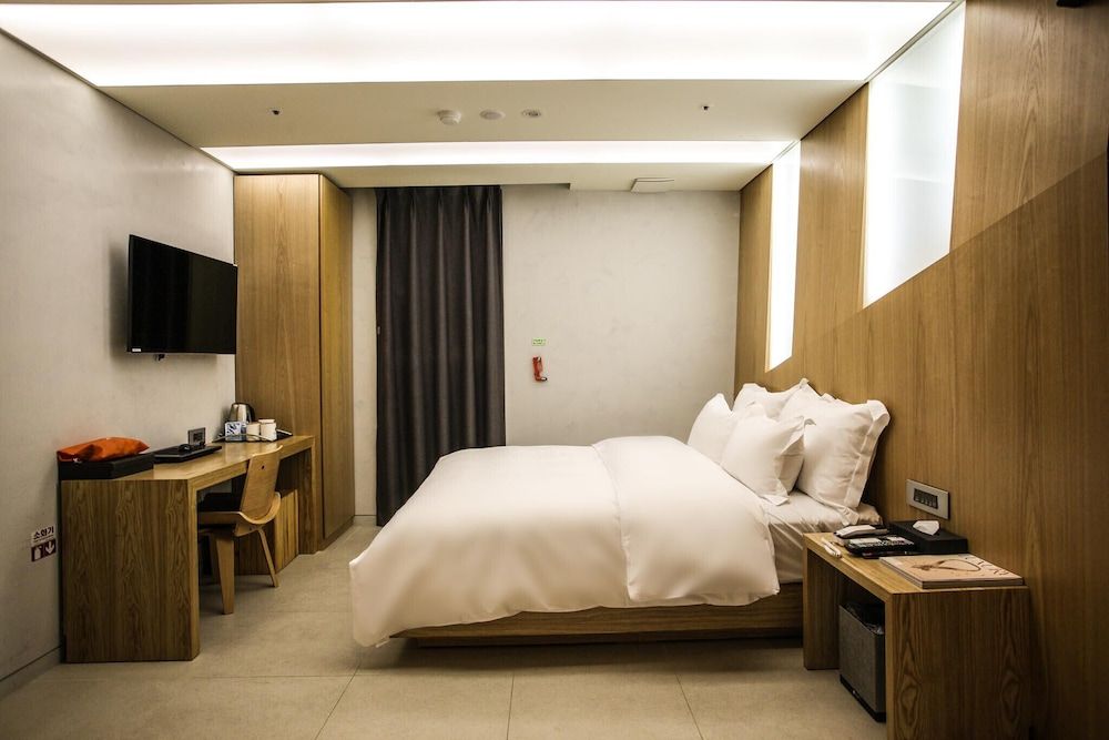 undefined Yeoksam Rich Well 10