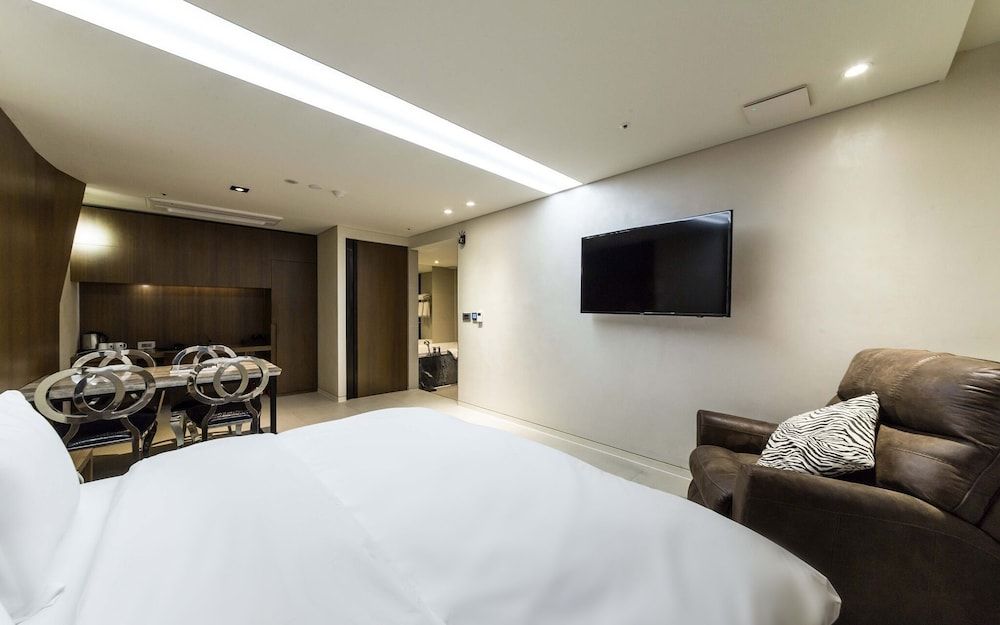 Yeoksam Rich Well Room (Deluxe (Free use of Netflix Disney+ T) 3