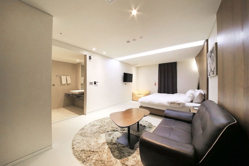 Yeoksam Rich Well Room (Deluxe (Free use of Netflix Disney+ T) 14