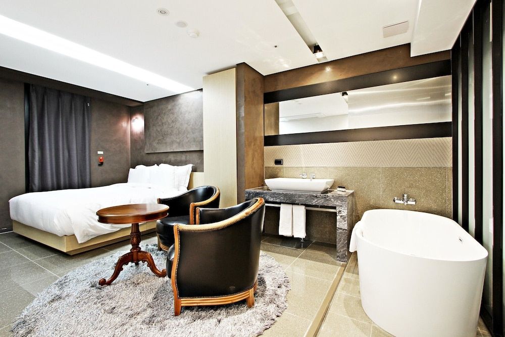 Yeoksam Rich Well Room (Superior (Free use of Netflix Disney+) 6