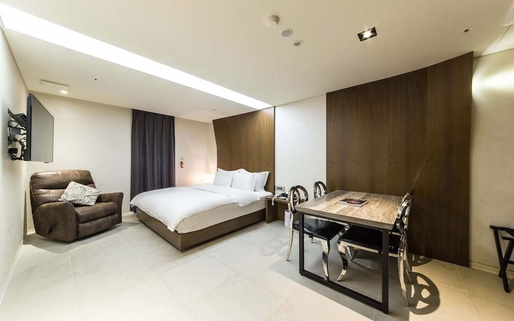 Yeoksam Rich Well Room (Deluxe (Free use of Netflix Disney+ T)