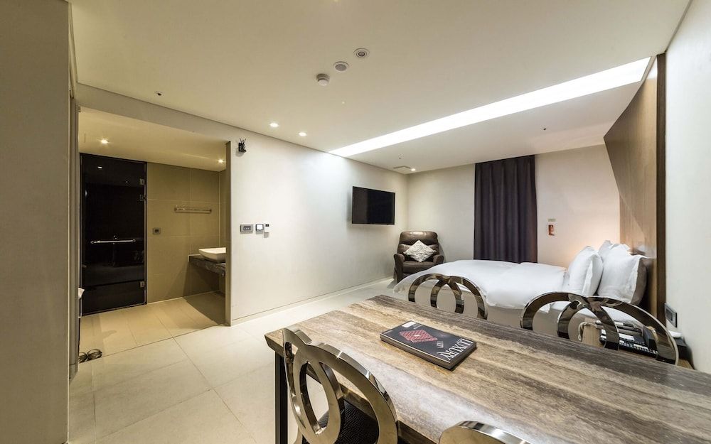 Yeoksam Rich Well Room (Deluxe (Free use of Netflix Disney+ T) 2