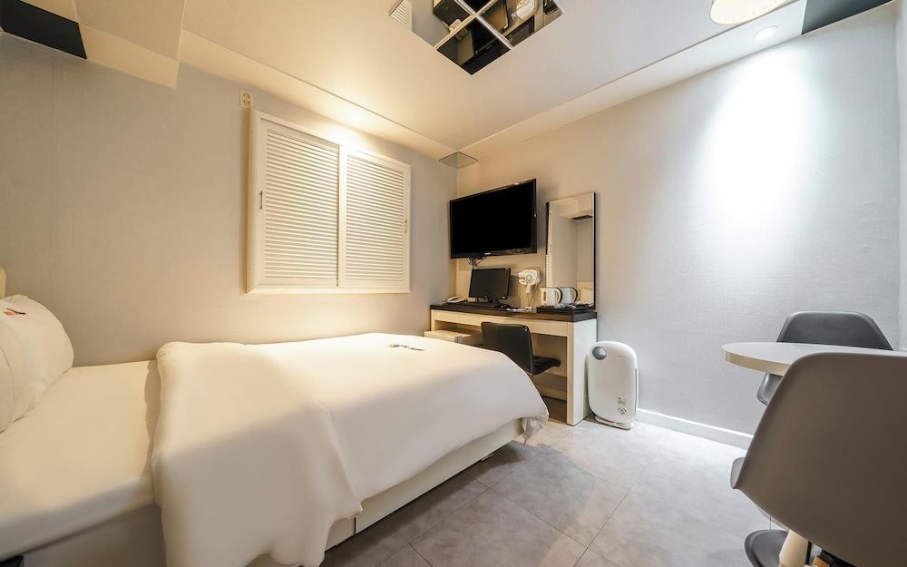 undefined Mia Some 3