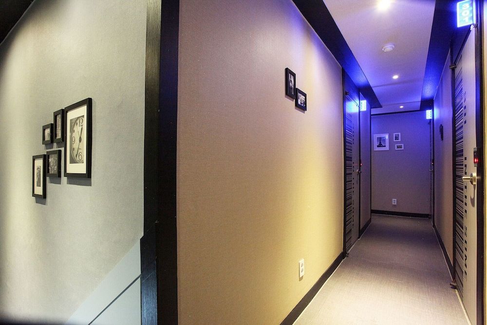 undefined Mia Some 5