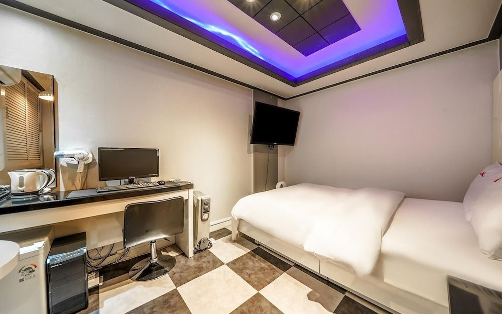 undefined Mia Some 2