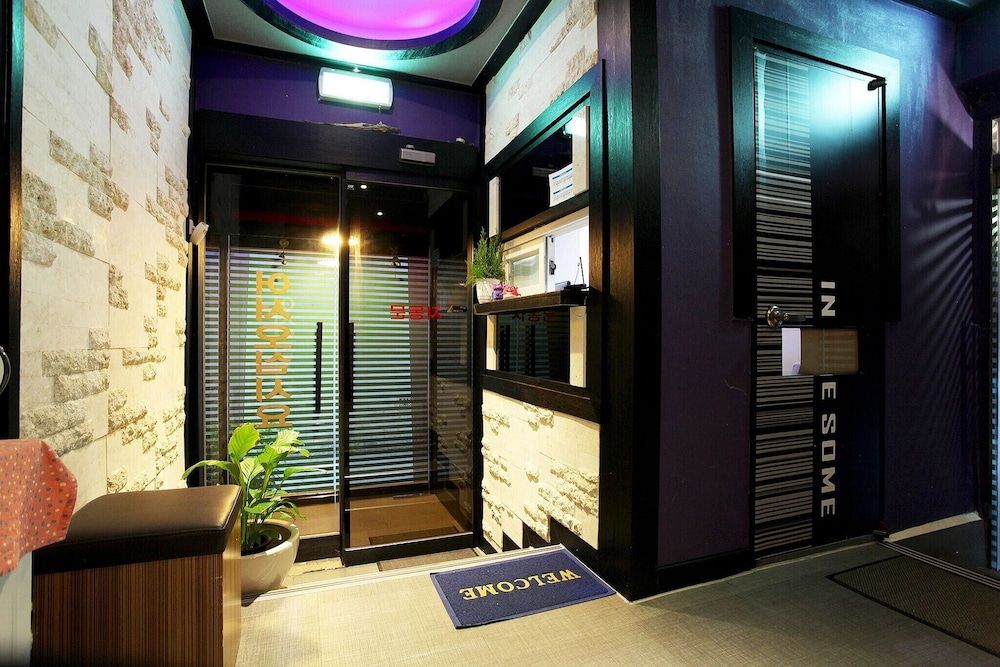 undefined Mia Some 4