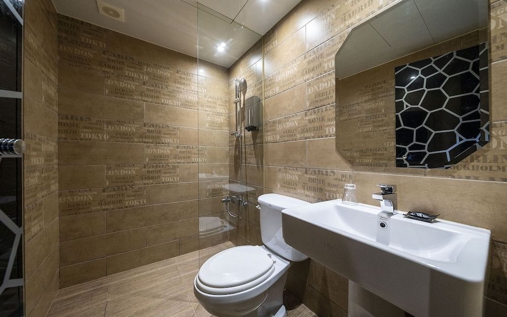 undefined Sinsa Latree 8