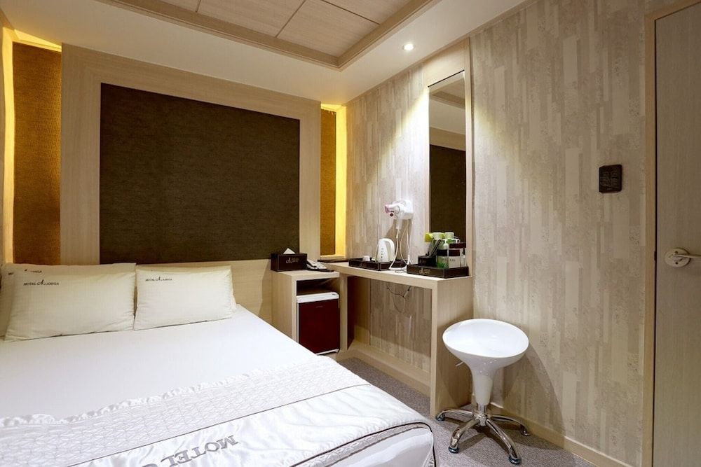 undefined Gunja Amiga 9