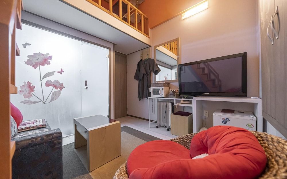 undefined Yeonsinnae Red 4