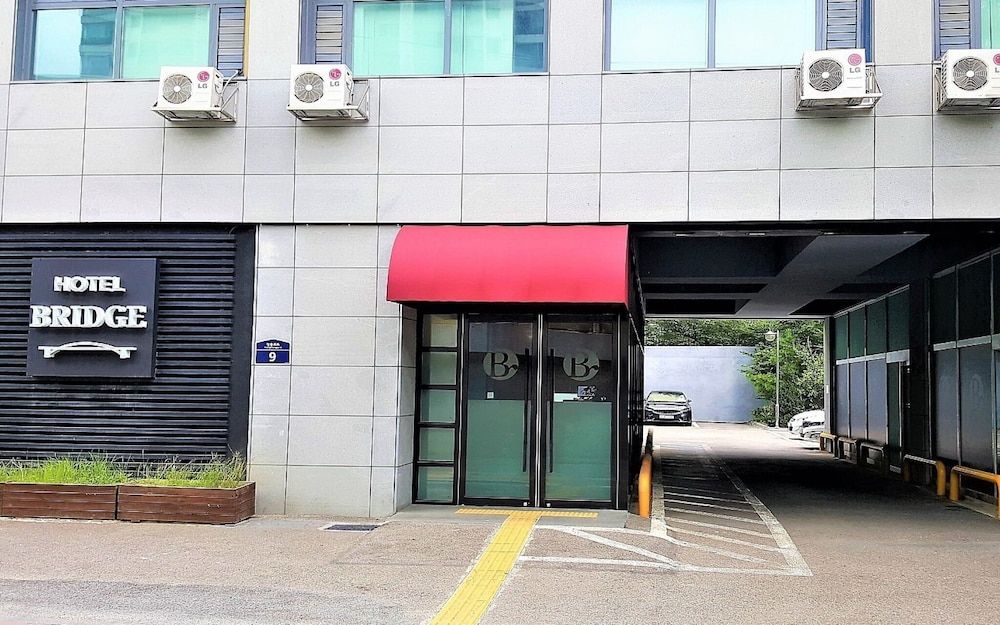 undefined Yeongdeungpo Hotel Bridge 2