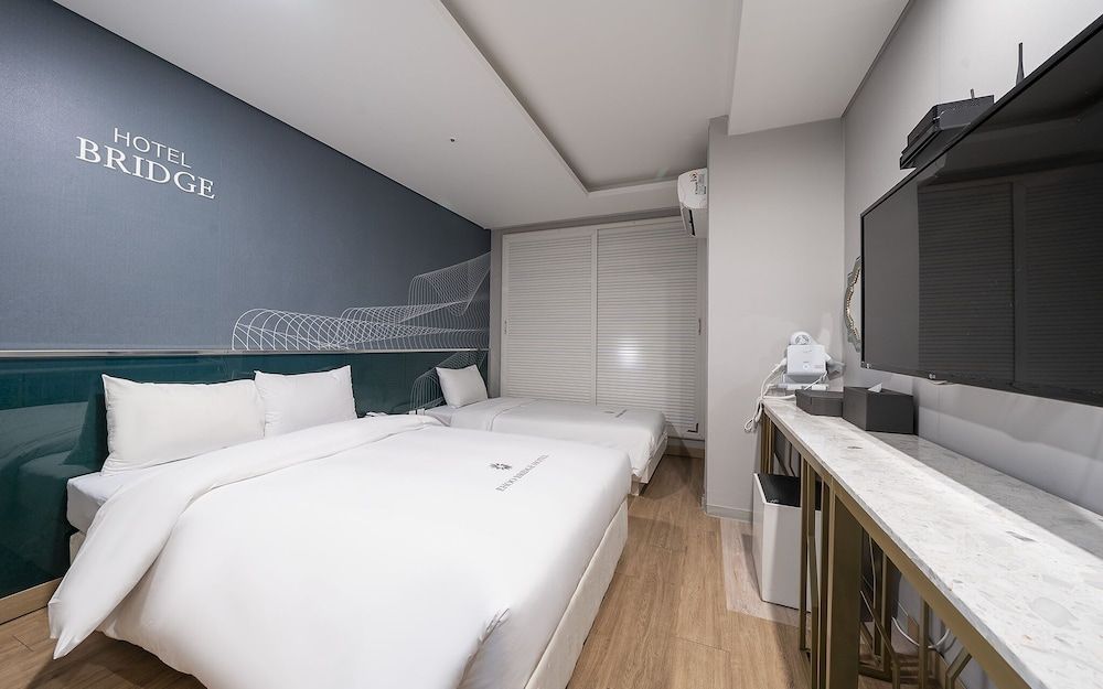 undefined Yeongdeungpo Hotel Bridge 10