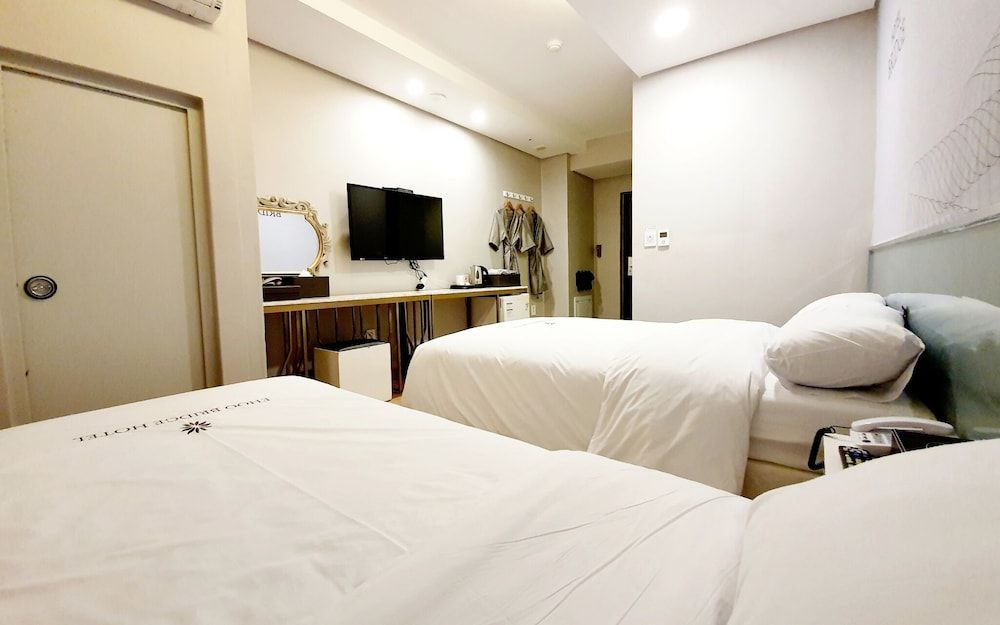 undefined Yeongdeungpo Hotel Bridge 8