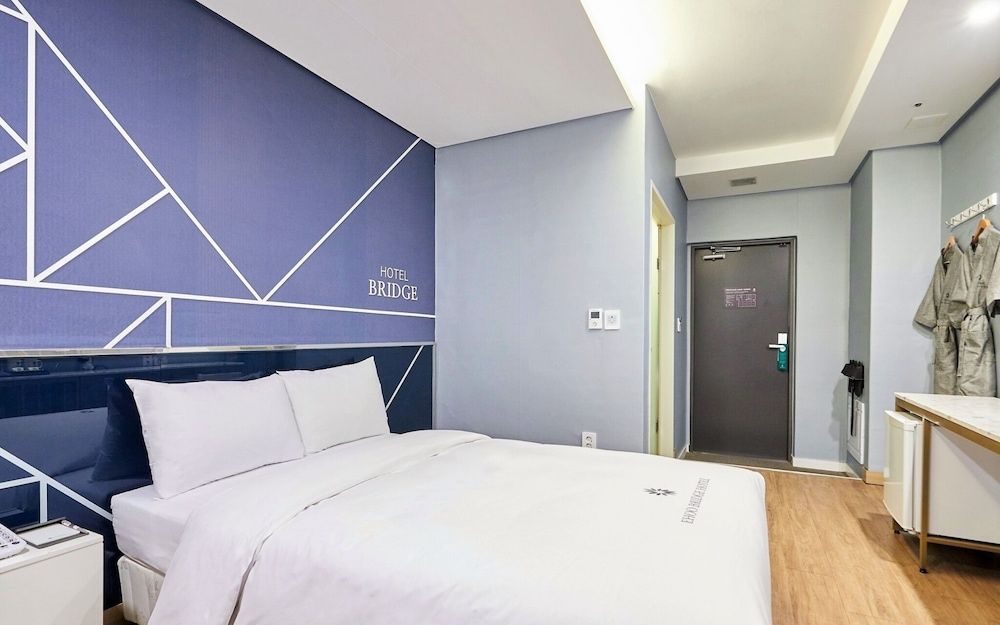 undefined Yeongdeungpo Hotel Bridge 7