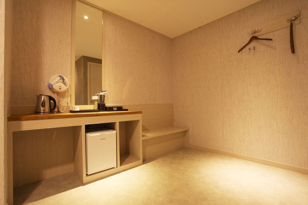 Myeonmok Choi Hotel Room (Royal Premium (Free Netflix viewing i) 6