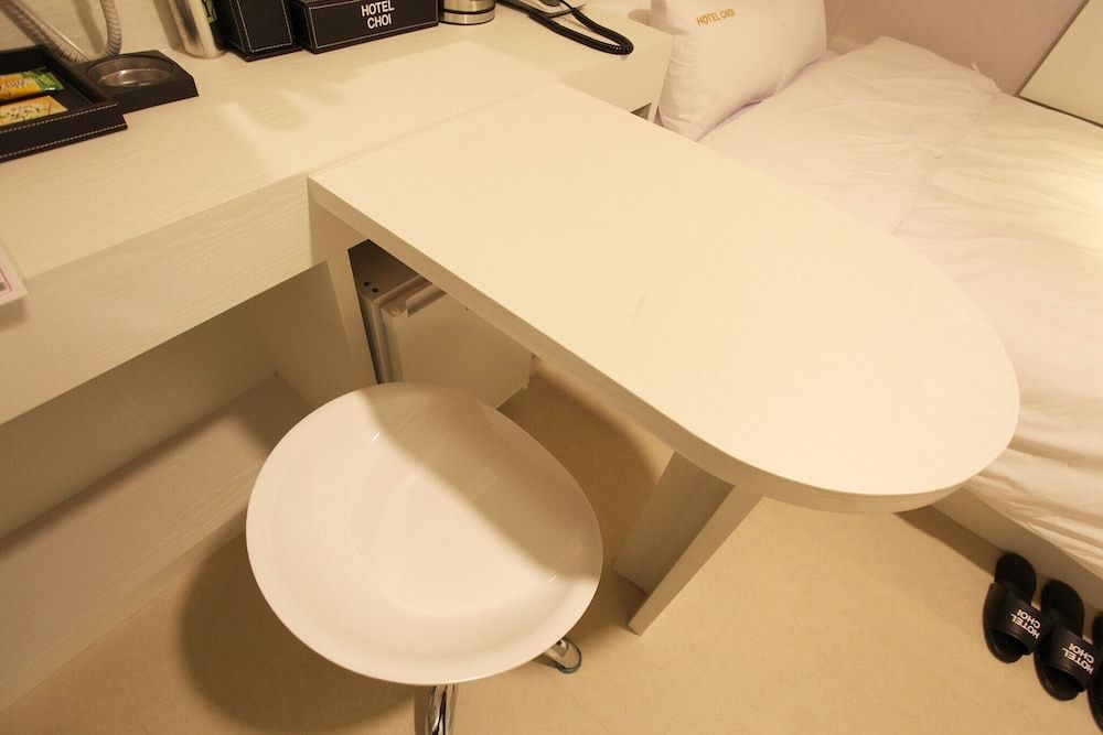 Myeonmok Choi Hotel Room (Standard - B (Free Netflix viewing in) 7