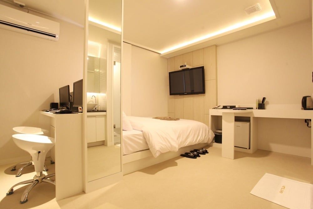 undefined Myeonmok Choi Hotel 6