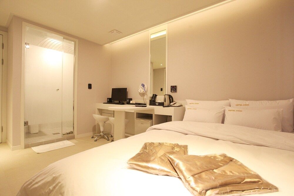 Myeonmok Choi Hotel Room (Standard - B (Free Netflix viewing in) 2