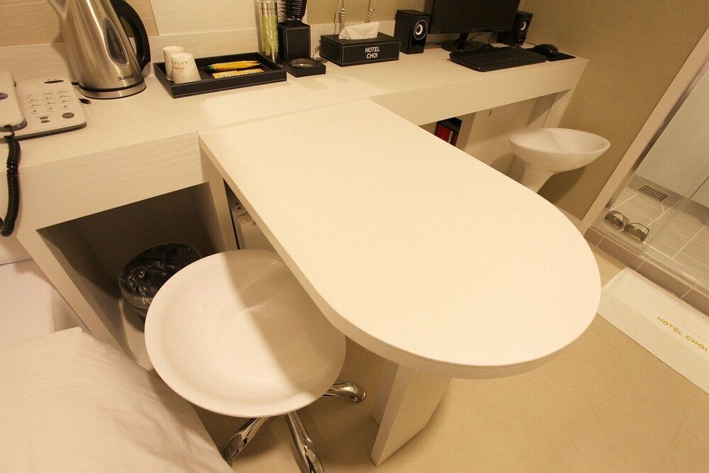 Myeonmok Choi Hotel Room (Standard - B (Free Netflix viewing in) 13