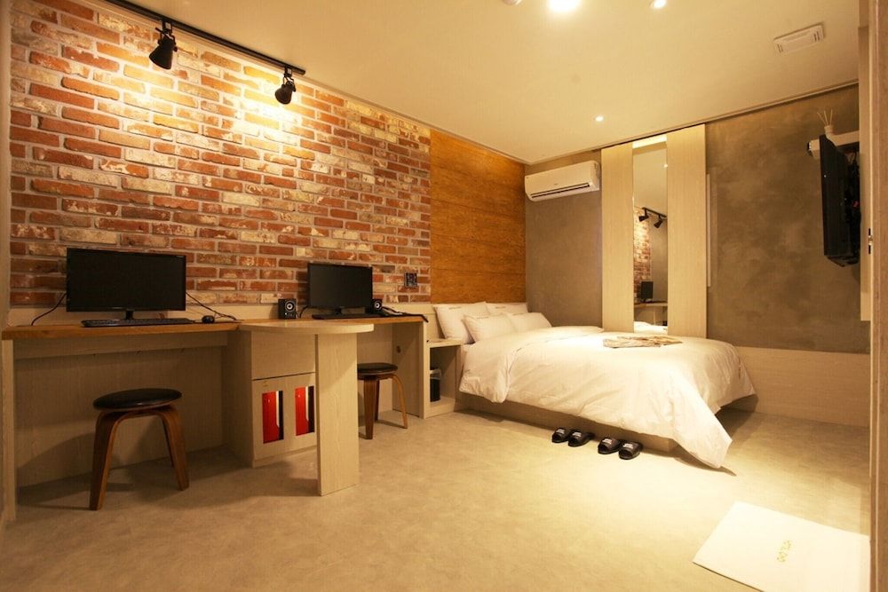 Myeonmok Choi Hotel Room (Royal Premium (Free Netflix viewing i) 2